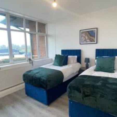 2 Bedroom Apartment - Flitwick - Contractor Friendly - Tourist Ready - Full Kitchen - Wifi - Smart Tv - Sofa Bed - Free Parking - Ideal For Short Or Long Stays 외부 사진