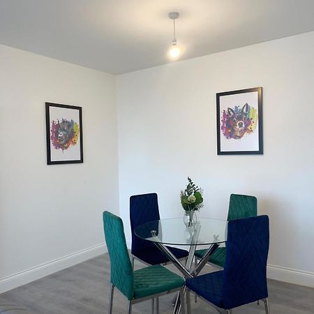 2 Bedroom Apartment - Flitwick - Contractor Friendly - Tourist Ready - Full Kitchen - Wifi - Smart Tv - Sofa Bed - Free Parking - Ideal For Short Or Long Stays 외부 사진