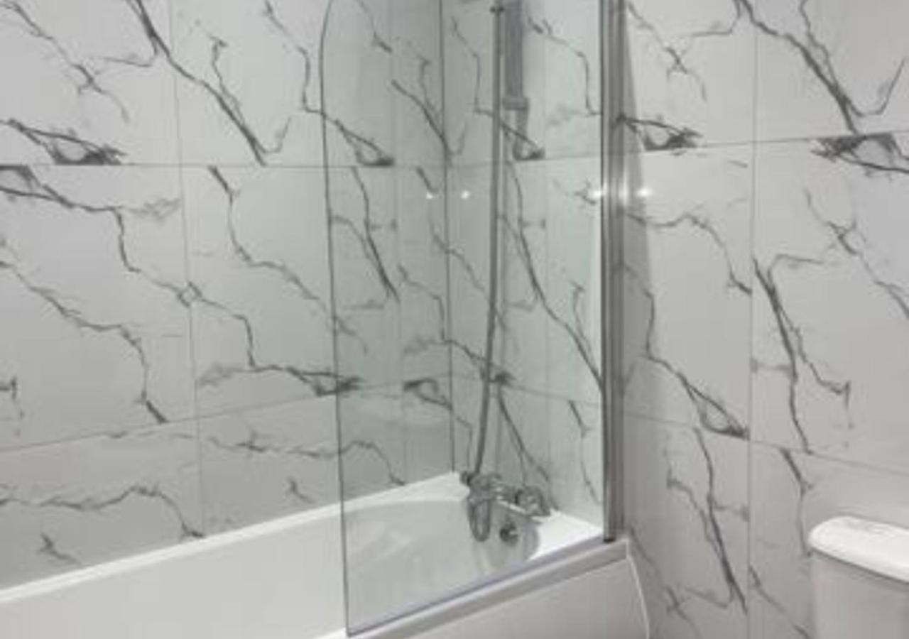 2 Bedroom Apartment - Flitwick - Contractor Friendly - Tourist Ready - Full Kitchen - Wifi - Smart Tv - Sofa Bed - Free Parking - Ideal For Short Or Long Stays 외부 사진