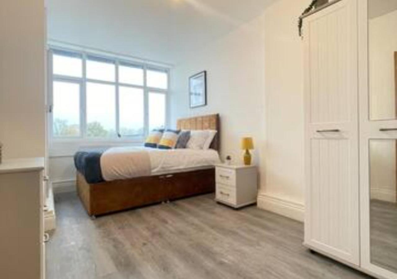 2 Bedroom Apartment - Flitwick - Contractor Friendly - Tourist Ready - Full Kitchen - Wifi - Smart Tv - Sofa Bed - Free Parking - Ideal For Short Or Long Stays 외부 사진