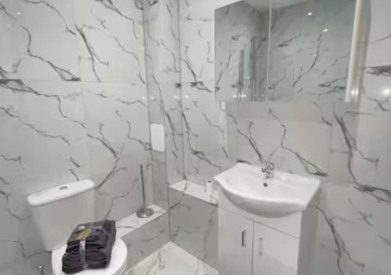 2 Bedroom Apartment - Flitwick - Contractor Friendly - Tourist Ready - Full Kitchen - Wifi - Smart Tv - Sofa Bed - Free Parking - Ideal For Short Or Long Stays 외부 사진