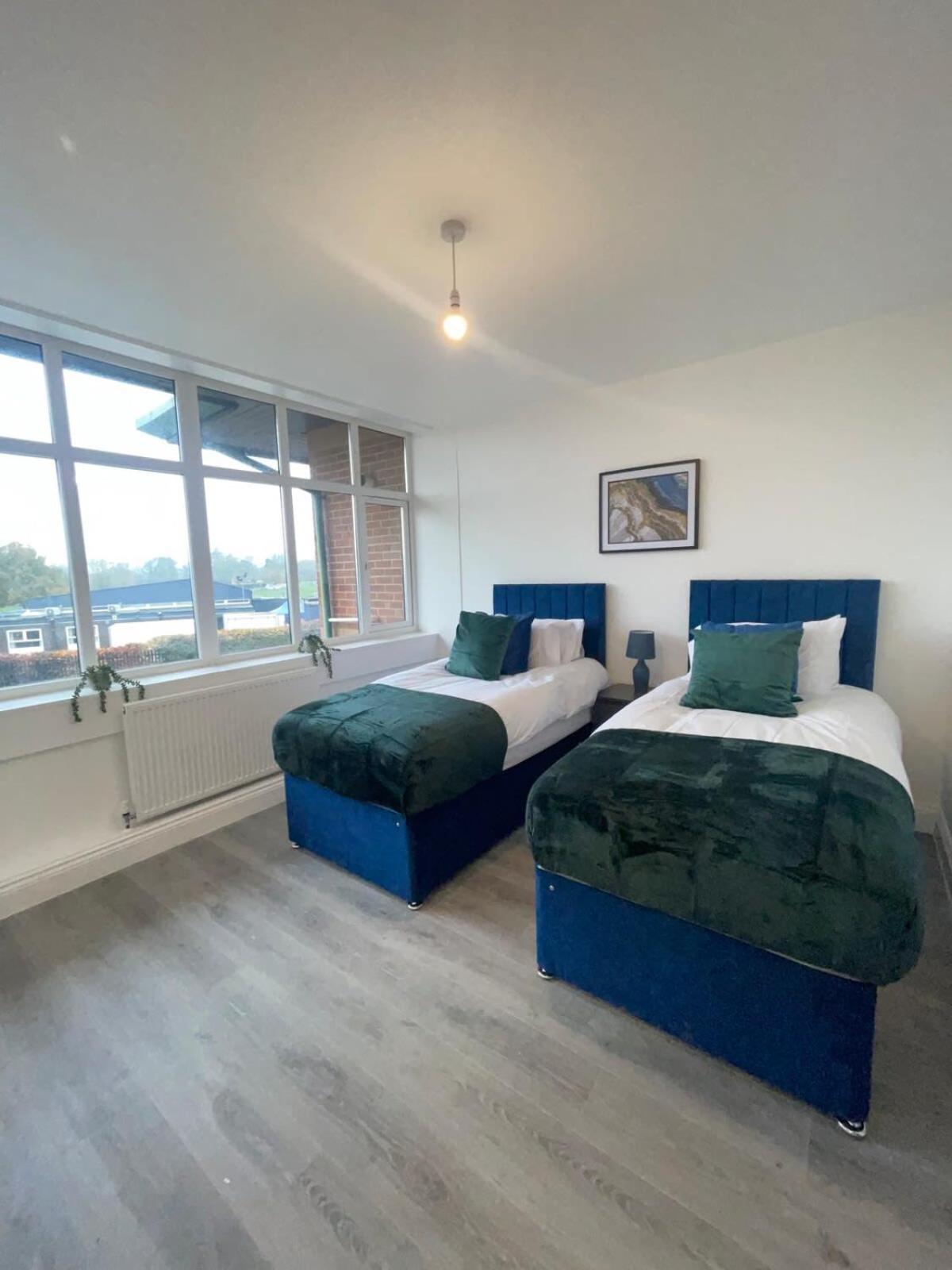 2 Bedroom Apartment - Flitwick - Contractor Friendly - Tourist Ready - Full Kitchen - Wifi - Smart Tv - Sofa Bed - Free Parking - Ideal For Short Or Long Stays 외부 사진