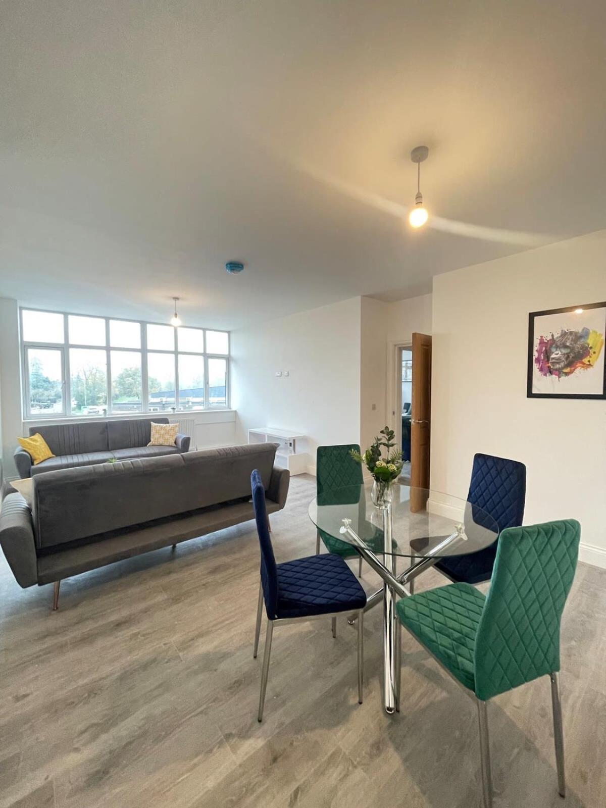 2 Bedroom Apartment - Flitwick - Contractor Friendly - Tourist Ready - Full Kitchen - Wifi - Smart Tv - Sofa Bed - Free Parking - Ideal For Short Or Long Stays 외부 사진