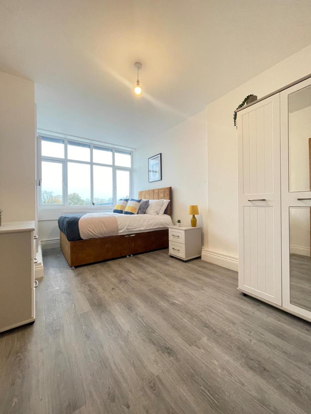 2 Bedroom Apartment - Flitwick - Contractor Friendly - Tourist Ready - Full Kitchen - Wifi - Smart Tv - Sofa Bed - Free Parking - Ideal For Short Or Long Stays 외부 사진